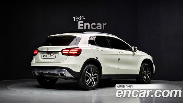 Mercedes-Benz GLA-Class GLA220 Premium
