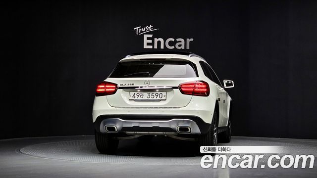 Mercedes-Benz GLA-Class GLA220 Premium