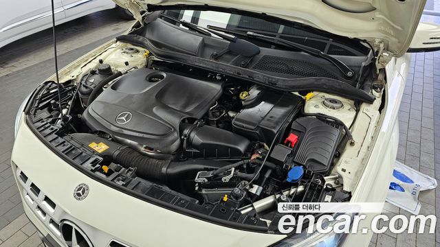 Mercedes-Benz GLA-Class GLA220 Premium