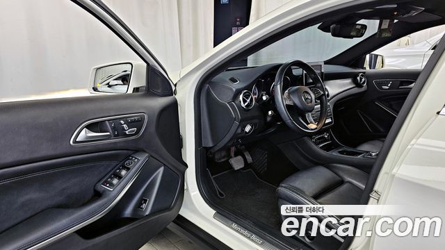 Mercedes-Benz GLA-Class GLA220 Premium