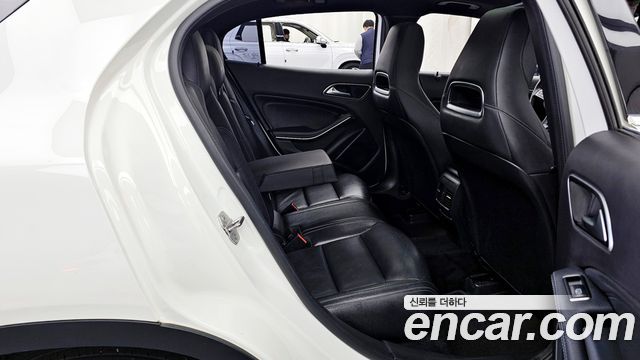 Mercedes-Benz GLA-Class GLA220 Premium