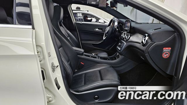 Mercedes-Benz GLA-Class GLA220 Premium