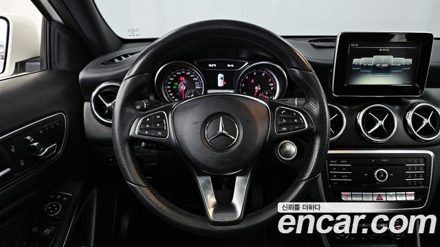 Mercedes-Benz GLA-Class GLA220 Premium