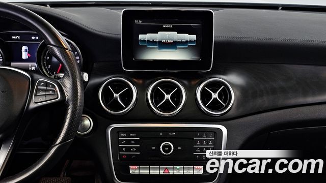Mercedes-Benz GLA-Class GLA220 Premium