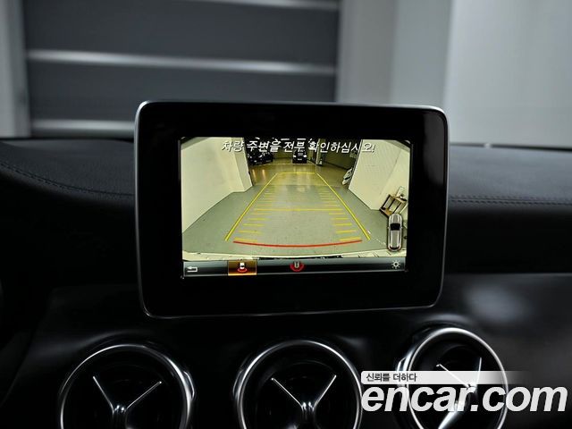 Mercedes-Benz GLA-Class GLA220 Premium