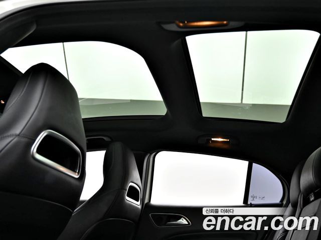 Mercedes-Benz GLA-Class GLA220 Premium