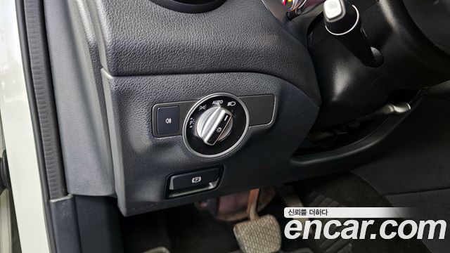 Mercedes-Benz GLA-Class GLA220 Premium