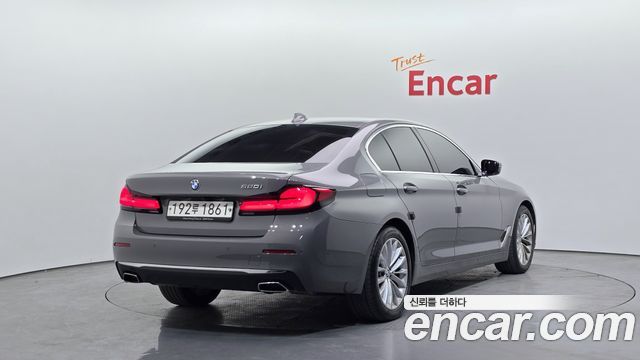 BMW 5-Series 520i Luxury