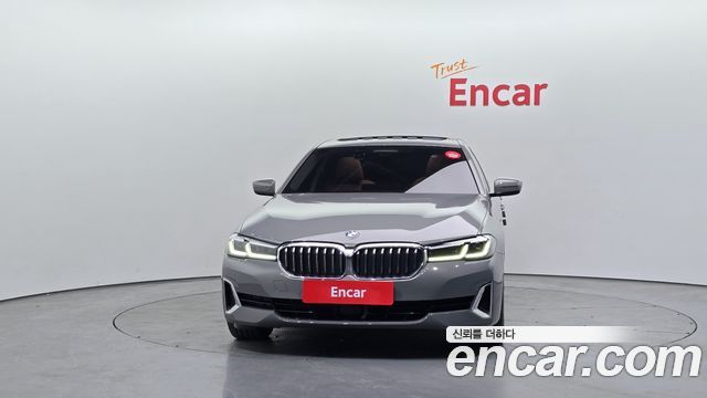 BMW 5-Series 520i Luxury