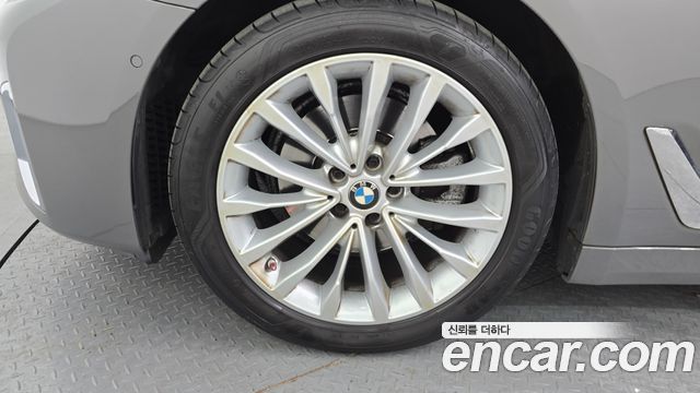 BMW 5-Series 520i Luxury