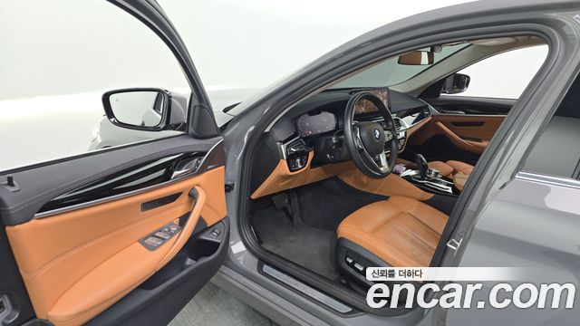 BMW 5-Series 520i Luxury