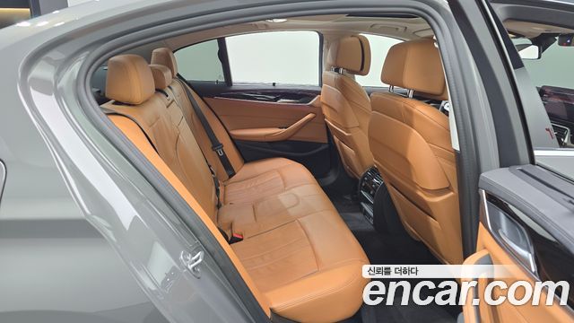 BMW 5-Series 520i Luxury