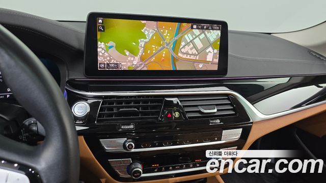 BMW 5-Series 520i Luxury