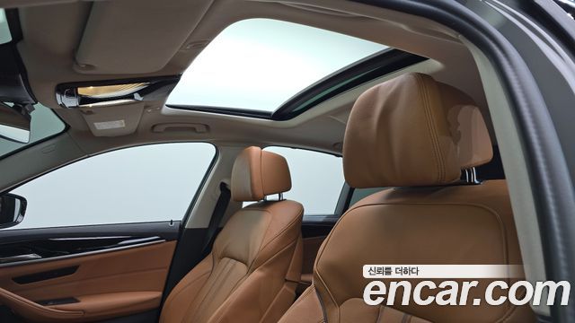BMW 5-Series 520i Luxury