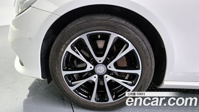 Mercedes-Benz E-Class E300 Avantgarde