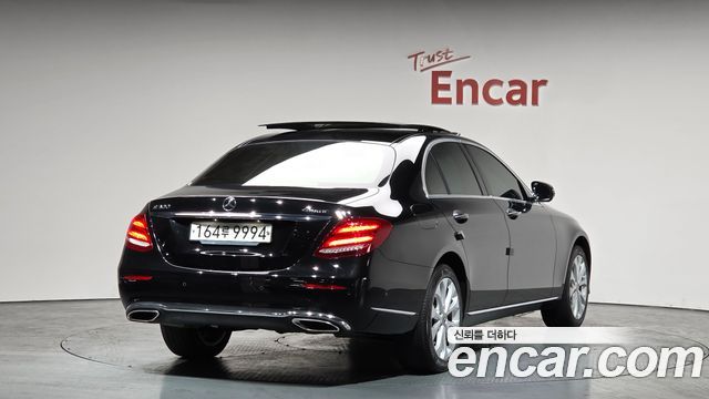 Mercedes-Benz E-Class E300 4MATIC Exclusive