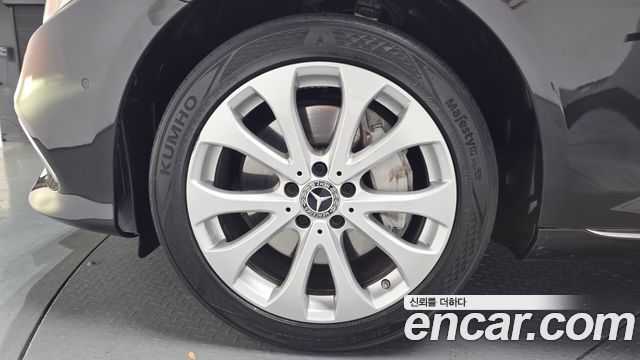 Mercedes-Benz E-Class E300 4MATIC Exclusive
