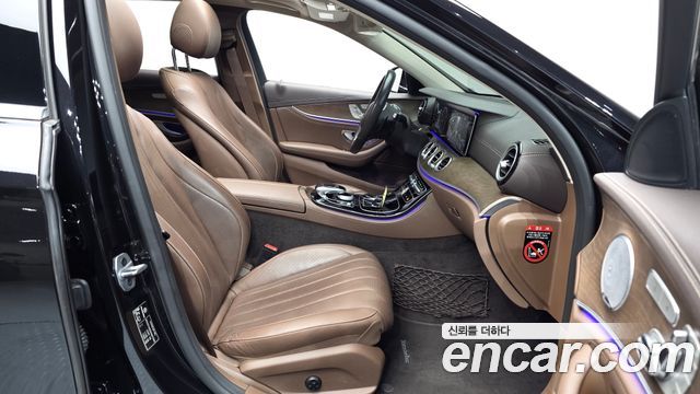 Mercedes-Benz E-Class E300 4MATIC Exclusive