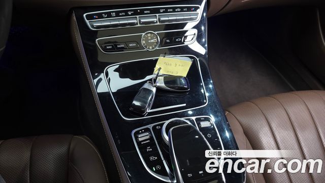 Mercedes-Benz E-Class E300 4MATIC Exclusive