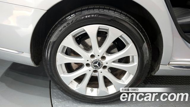 Mercedes-Benz E-Class E300 Exclusive