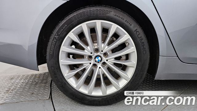 BMW 5-Series 520d xDrive Luxury Plus