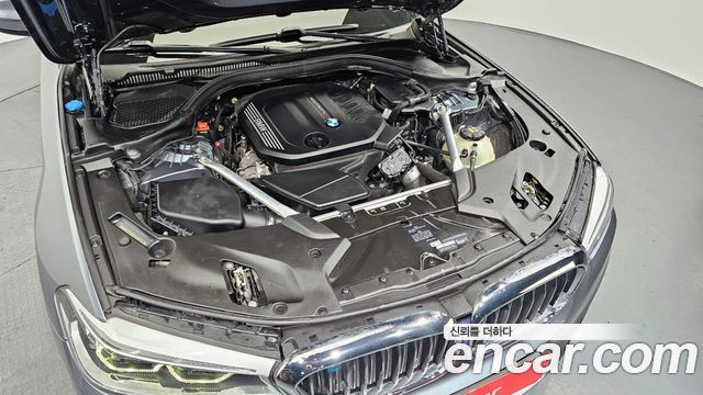 BMW 5-Series 520d xDrive Luxury Plus