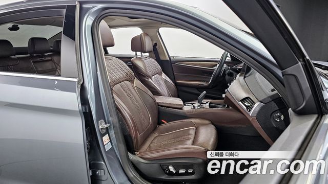 BMW 5-Series 520d xDrive Luxury Plus