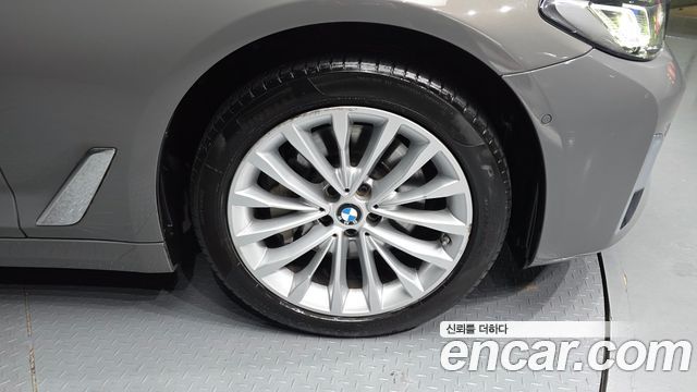 BMW 5-Series 530i Luxury