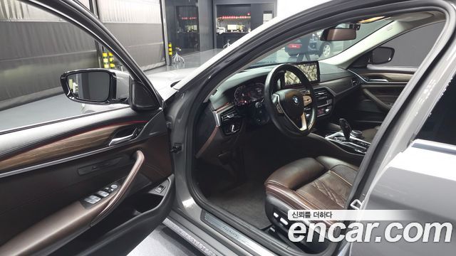BMW 5-Series 530i Luxury