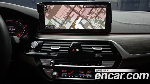 BMW 5-Series 530i Luxury
