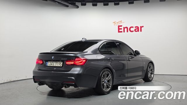 BMW 3-Series 330i M Sport Shadow