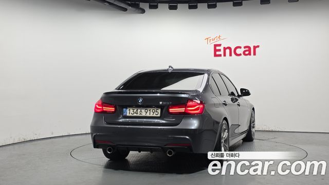 BMW 3-Series 330i M Sport Shadow