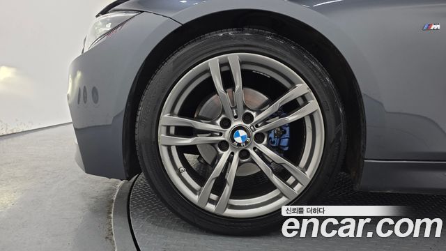 BMW 3-Series 330i M Sport Shadow