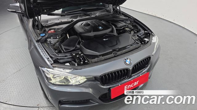 BMW 3-Series 330i M Sport Shadow