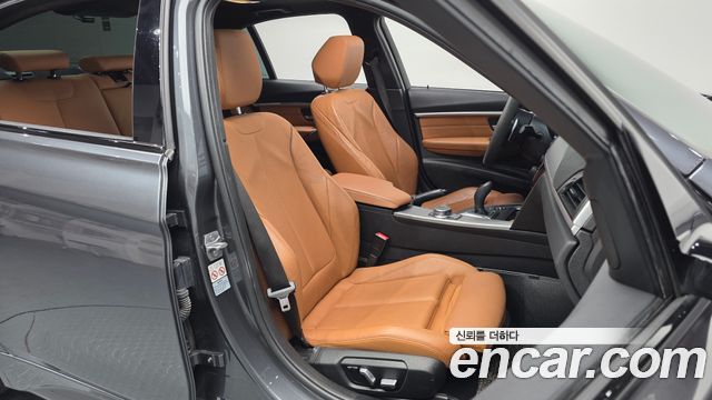 BMW 3-Series 330i M Sport Shadow