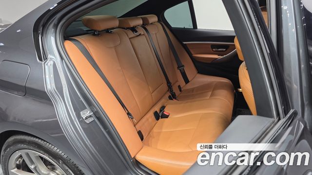 BMW 3-Series 330i M Sport Shadow