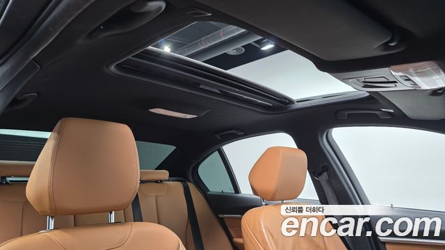 BMW 3-Series 330i M Sport Shadow