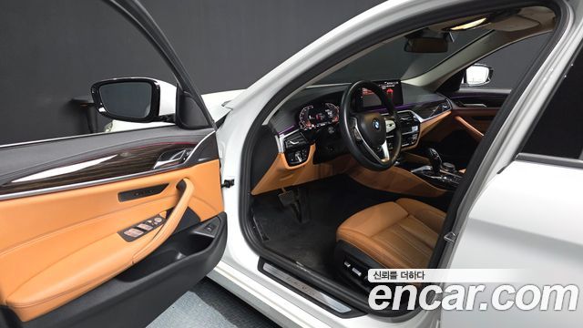 BMW 5-Series 520i Luxury
