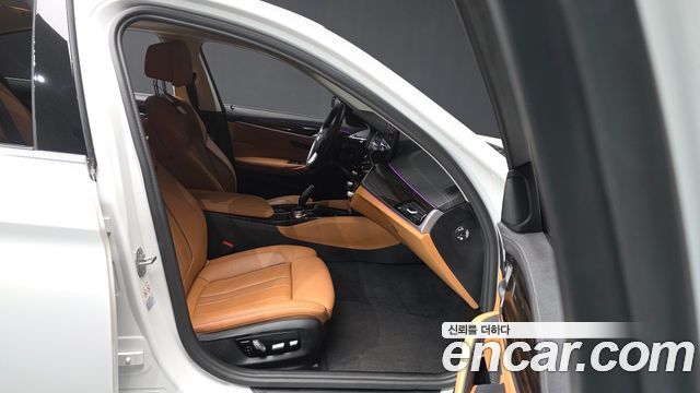 BMW 5-Series 520i Luxury