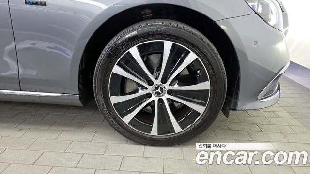 Mercedes-Benz E-Class E300e 4MATIC Exclusive