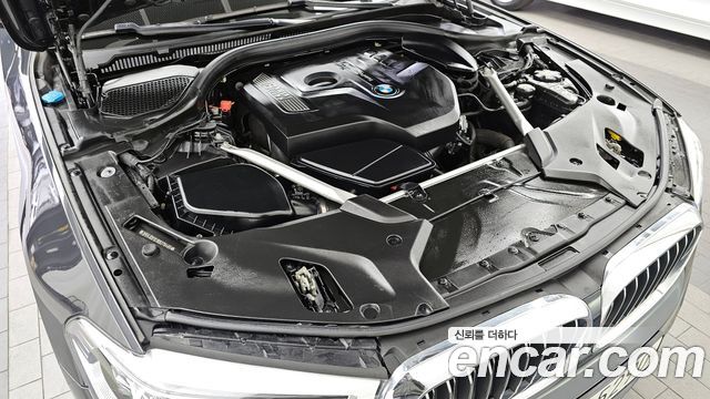 BMW 5-Series 530i xDrive Luxury Plus