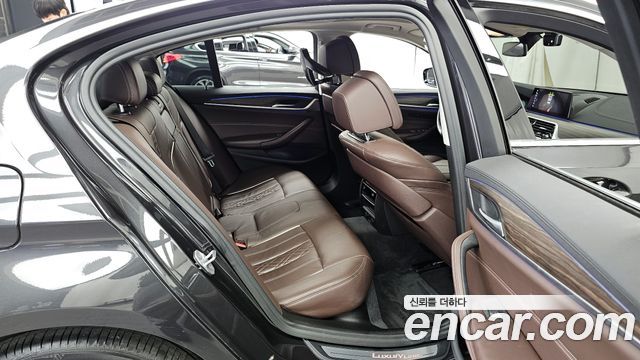 BMW 5-Series 530i xDrive Luxury Plus