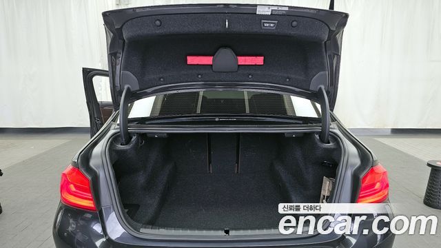 BMW 5-Series 530i xDrive Luxury Plus