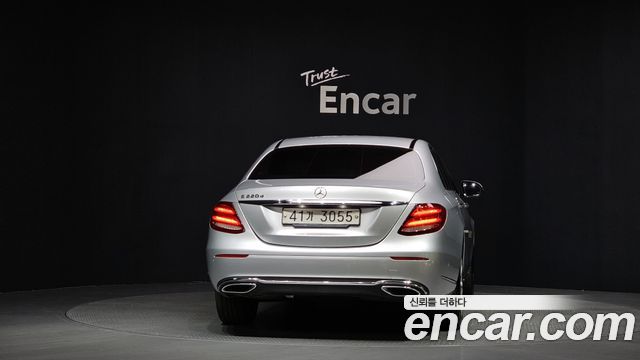 Mercedes-Benz E-Class E220d Exclusive