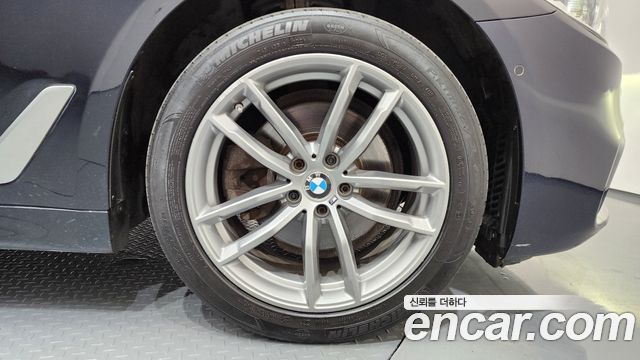 BMW 5-Series 520d xDrive M Sport Package Plus