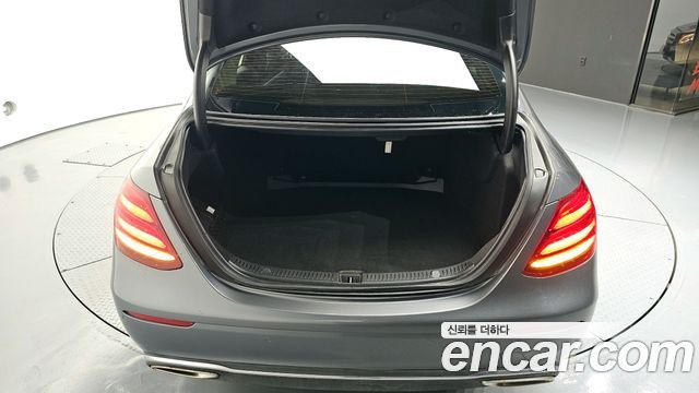 Mercedes-Benz E-Class E200 Avantgarde