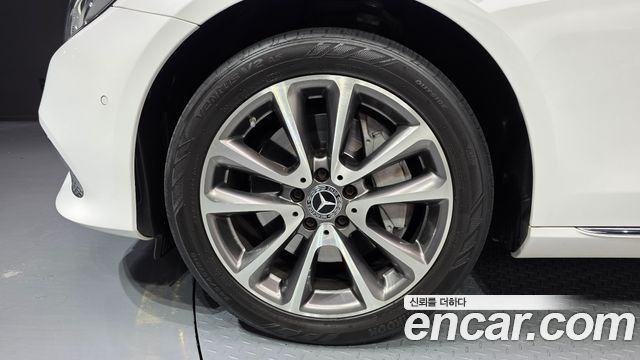 Mercedes-Benz E-Class E300 Exclusive