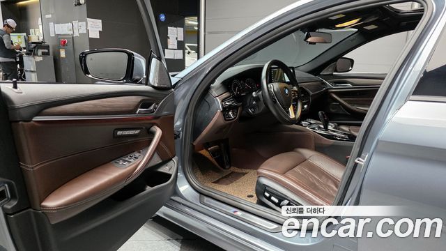 BMW 5-Series 530i M Sport Package Plus