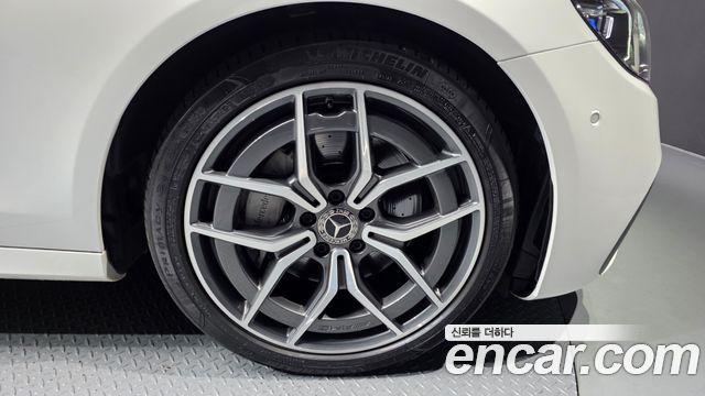 Mercedes-Benz E-Class E220d 4MATIC AMG Line