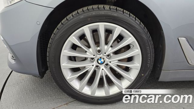 BMW 5-Series 530i xDrive Luxury Plus